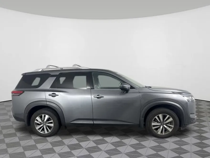 2024 Nissan Pathfinder SL photo 1