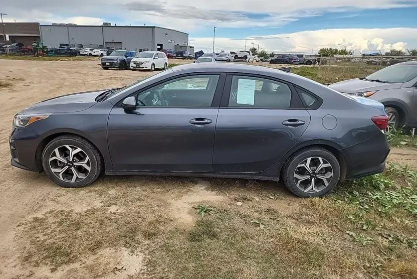 2021 Kia Forte LXS photo 1