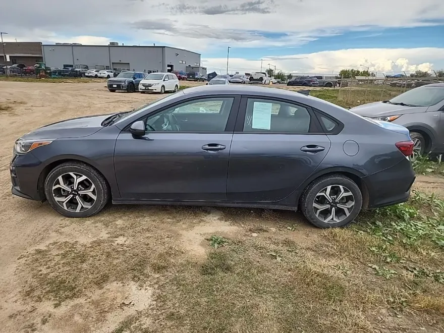 2021 Kia Forte LXS photo 1