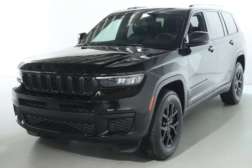 2024 Jeep Grand Cherokee Laredo photo 1