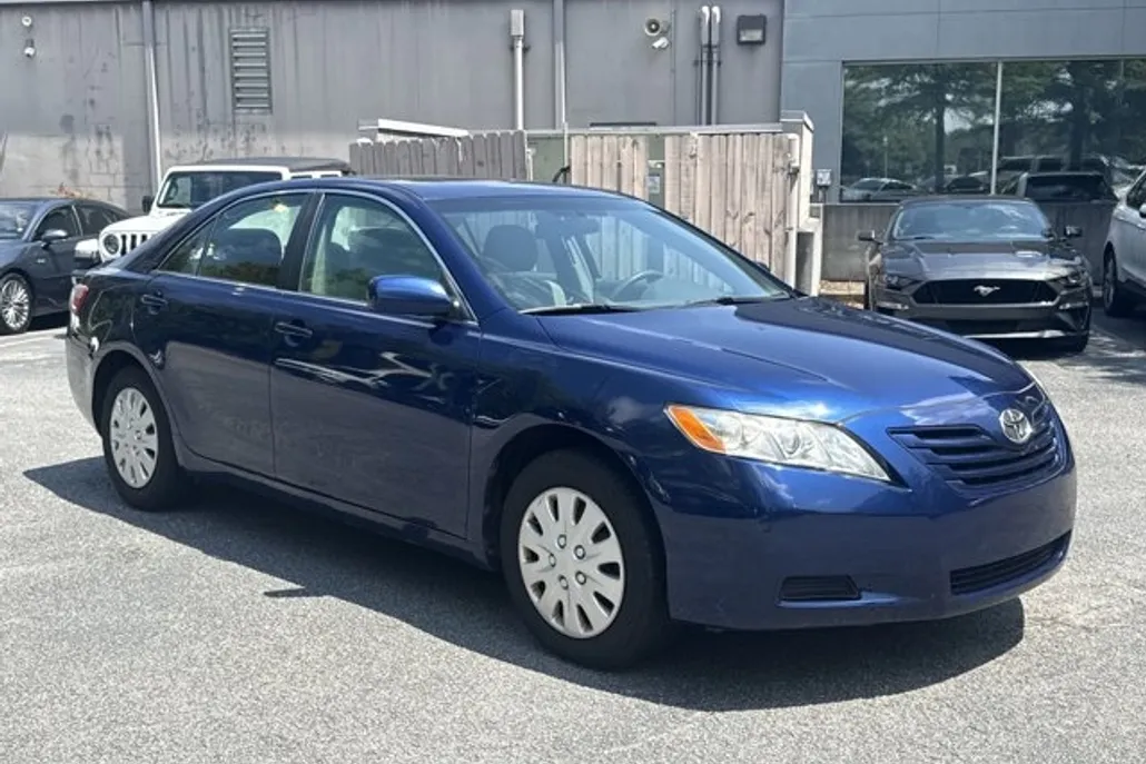 2009 Toyota Camry LE photo 1