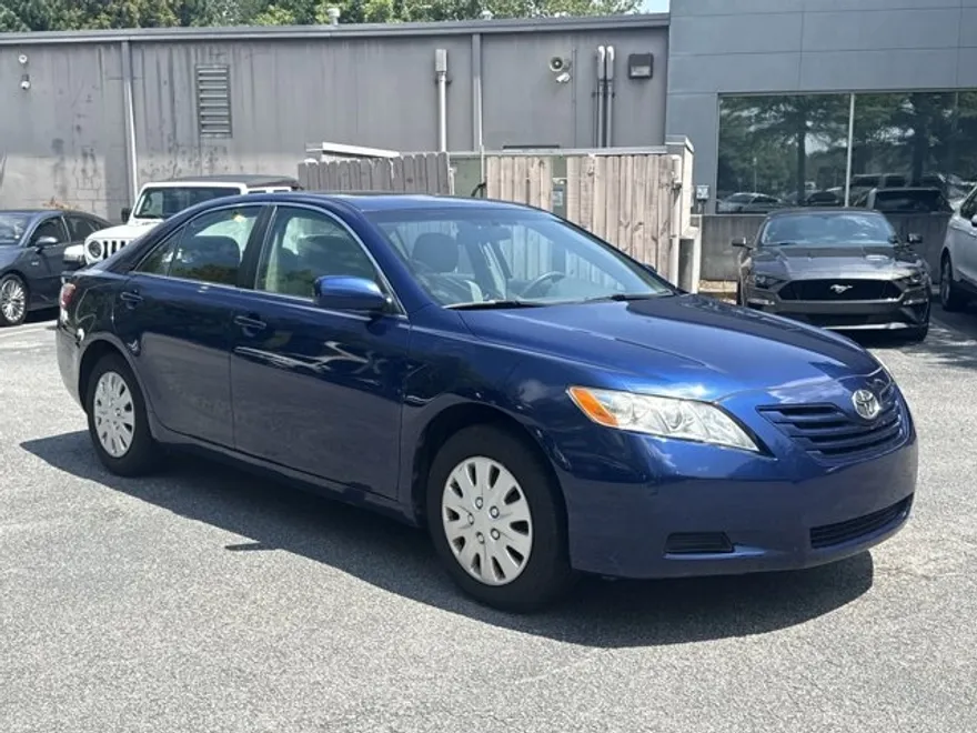 2009 Toyota Camry LE photo 1