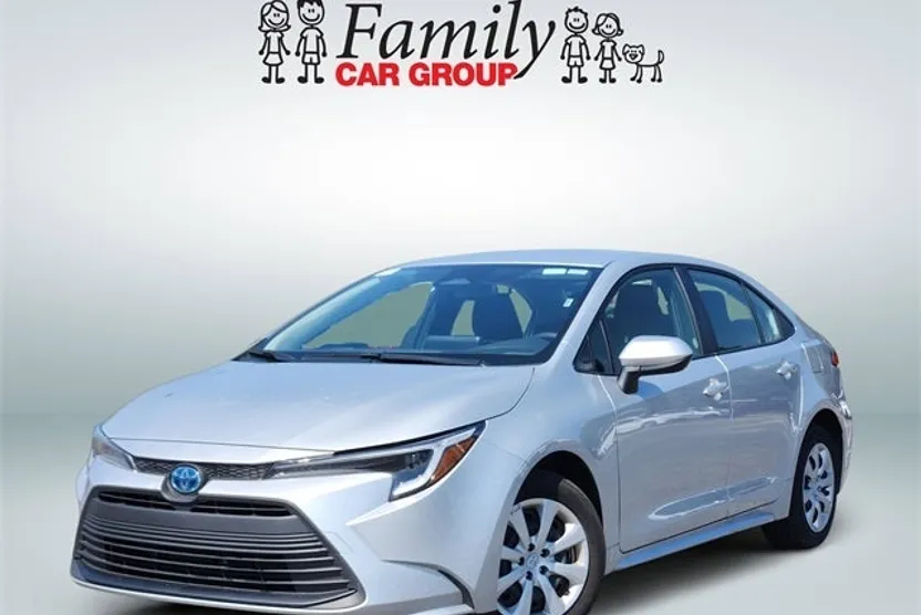 2025 Toyota Corolla Hybrid LE photo 1