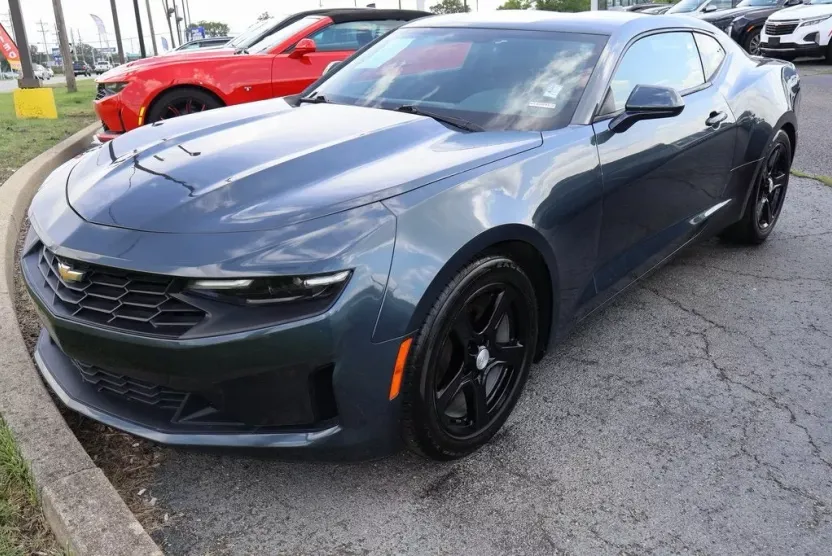 2020 Chevrolet Camaro Coupe 1LT photo 1