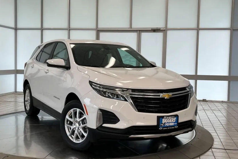 2022 Chevrolet Equinox LT photo 1