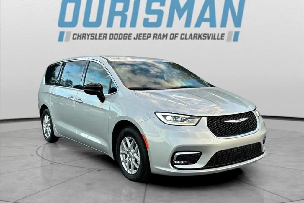2024 Chrysler Pacifica Touring photo 1