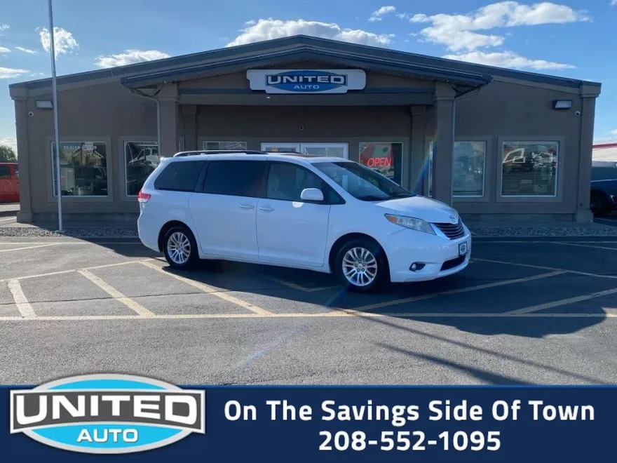 2011 Toyota Sienna photo 1