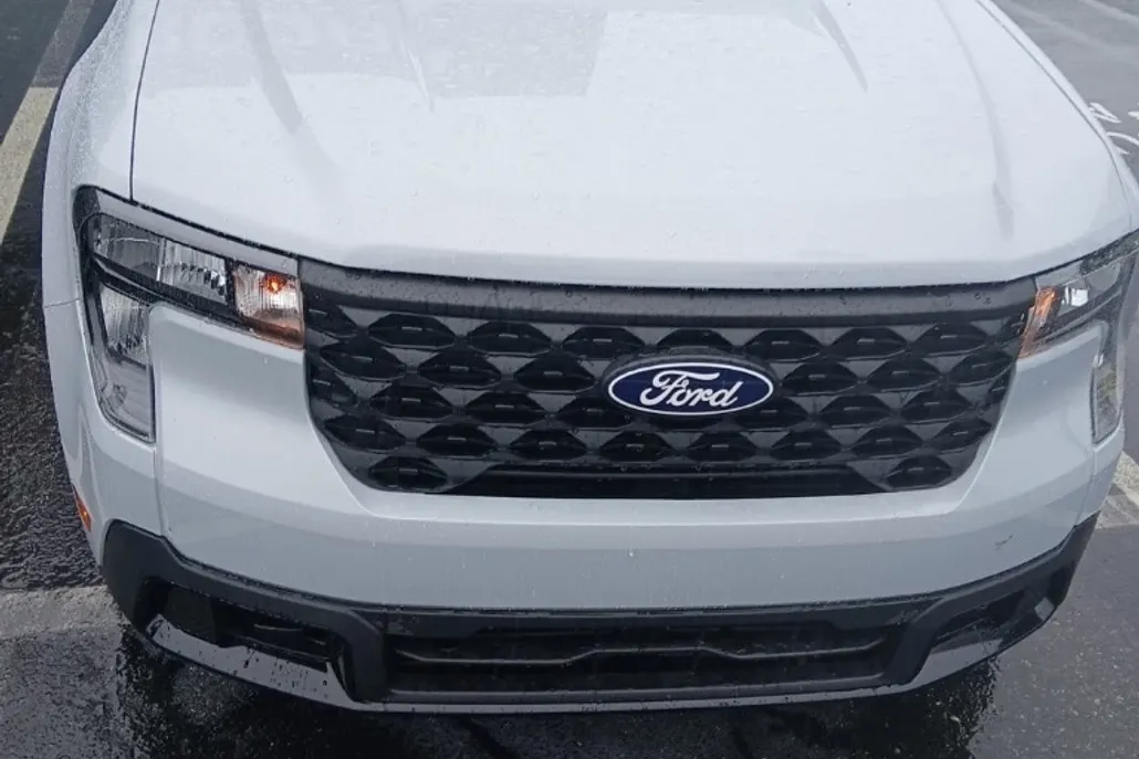 2025 Ford Maverick XLT photo 1