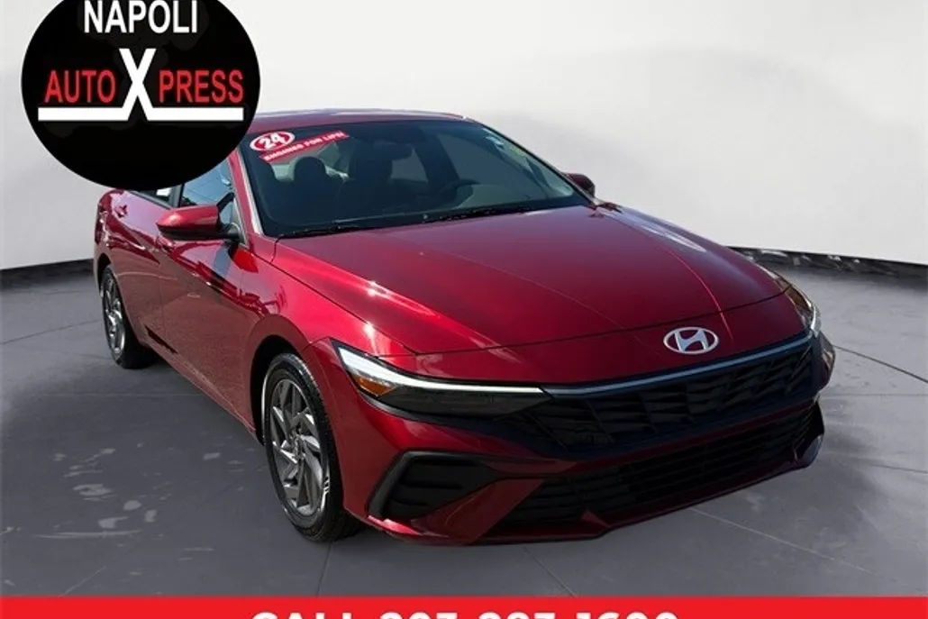 2024 Hyundai Elantra SEL photo 1