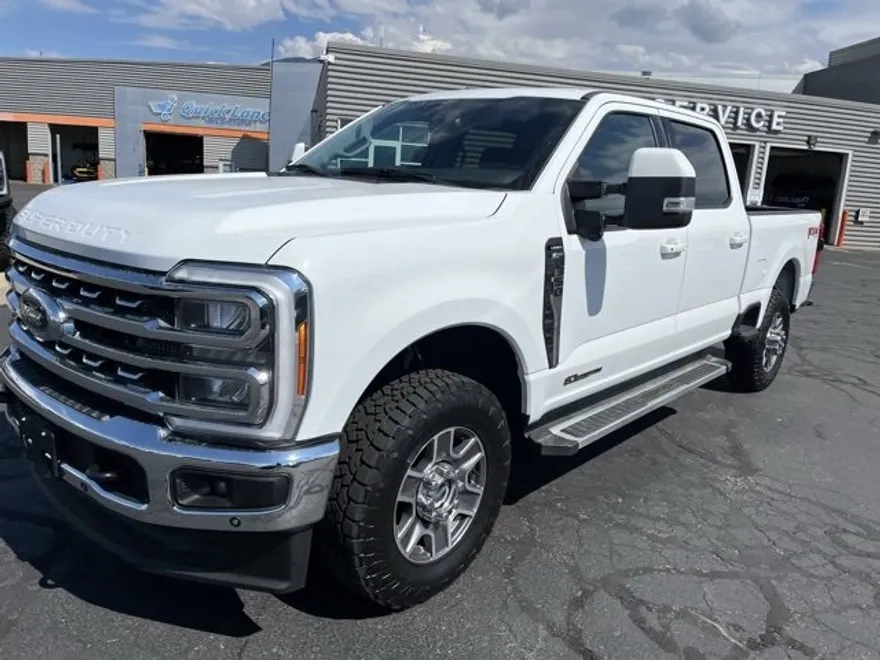2023 Ford F-350 Lariat photo 1