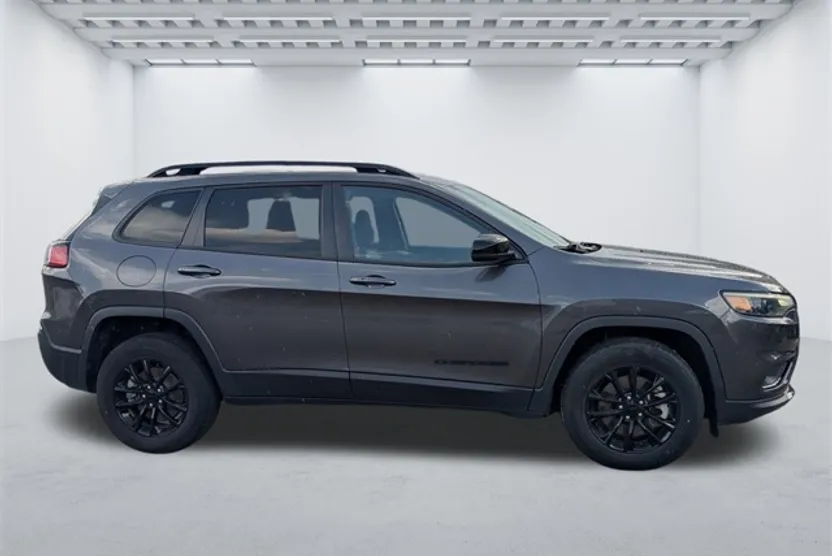 2023 Jeep Cherokee Altitude photo 1