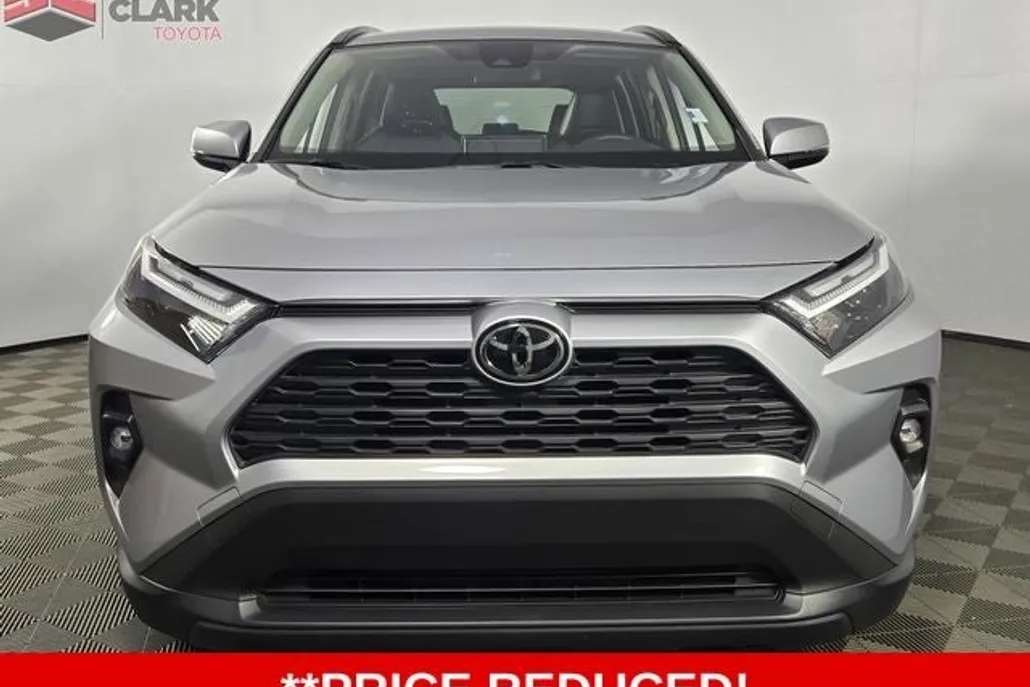 2023 Toyota RAV4 XLE Premium photo 1