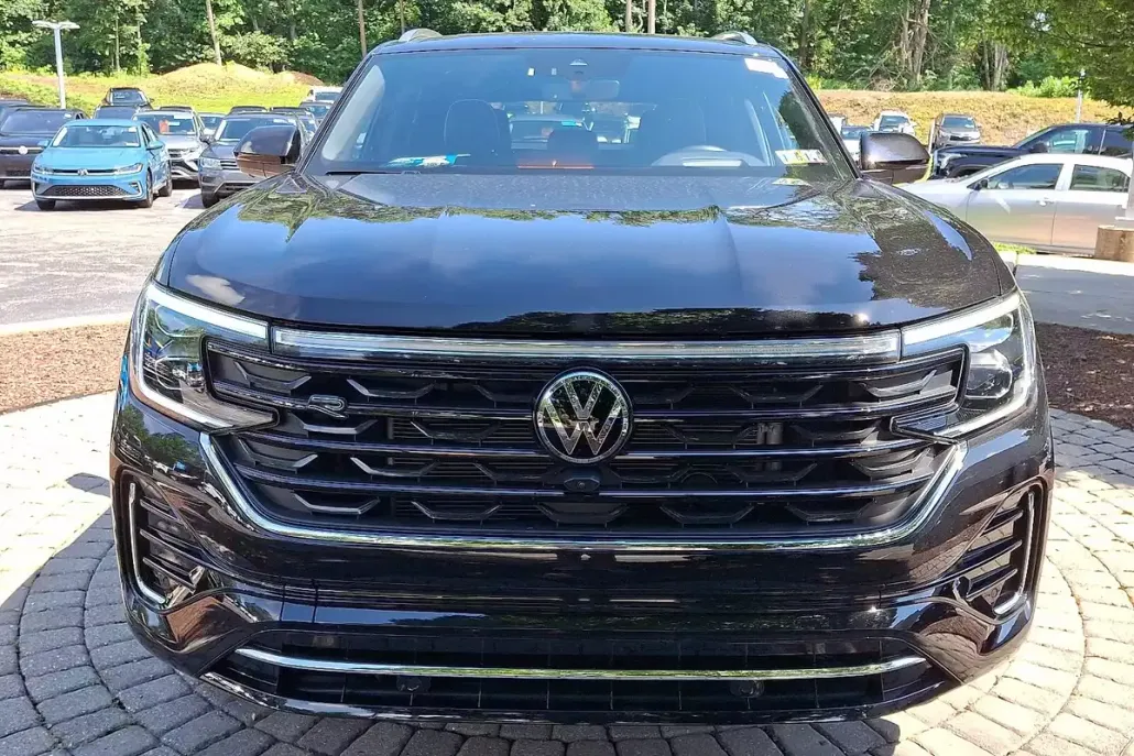 2025 Volkswagen Atlas Cross Sport SEL Premium R-Line photo 1