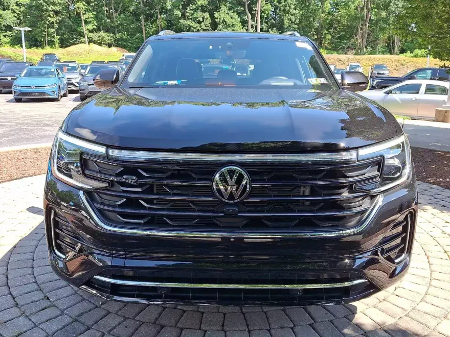 2025 Volkswagen Atlas Cross Sport SEL Premium R-Line photo 1