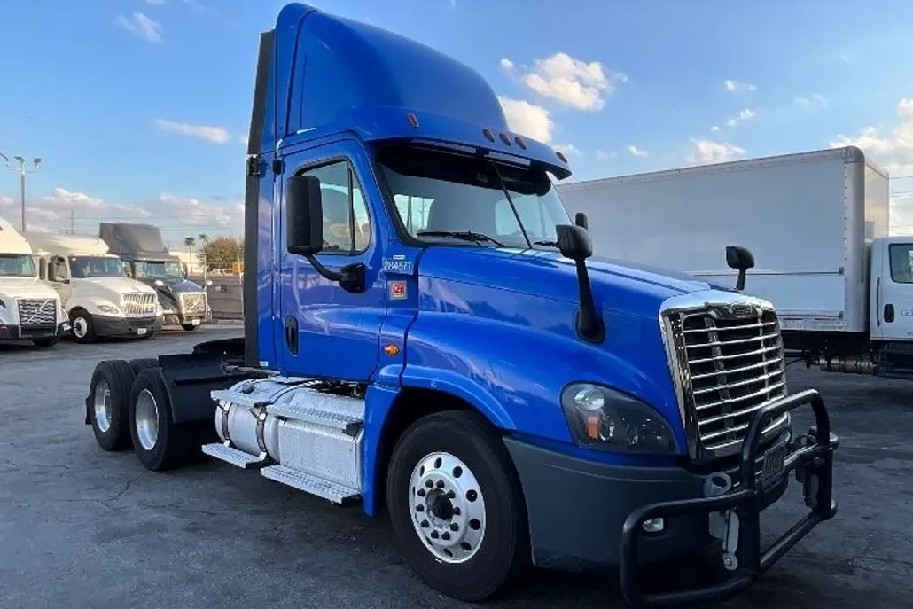 2020 Freightliner Cascadia 125" Sleeper Cab photo 1