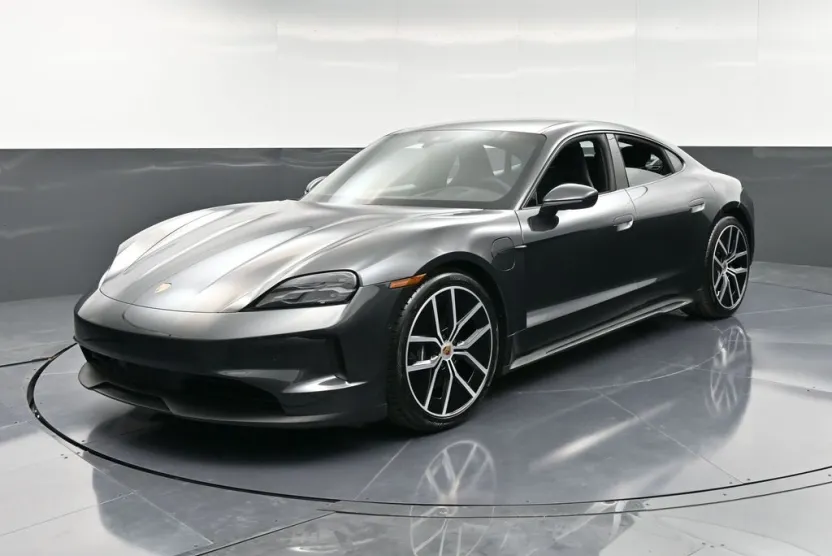 2025 Porsche Taycan photo 1