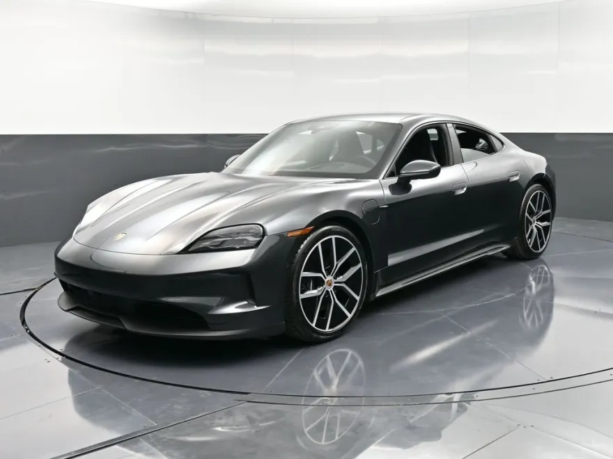 2025 Porsche Taycan photo 1