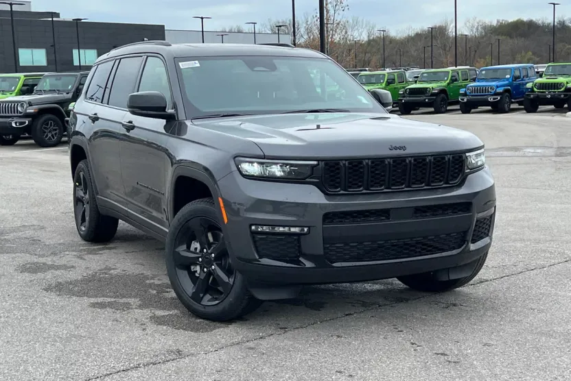 2025 Jeep Grand Cherokee Limited photo 1