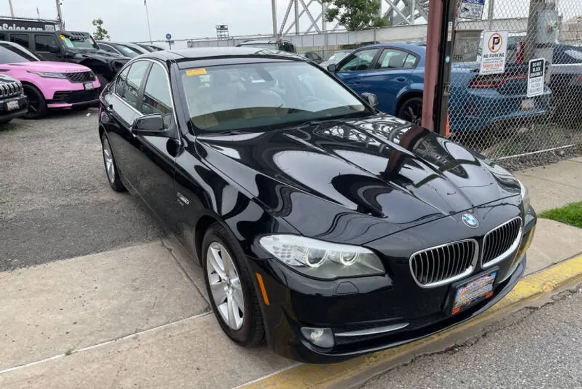 2012 Bmw 528xi 5-Series photo 1