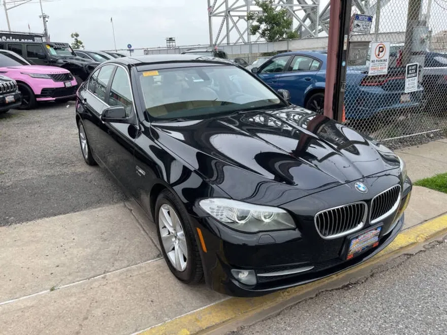 2012 Bmw 528xi 5-Series photo 1
