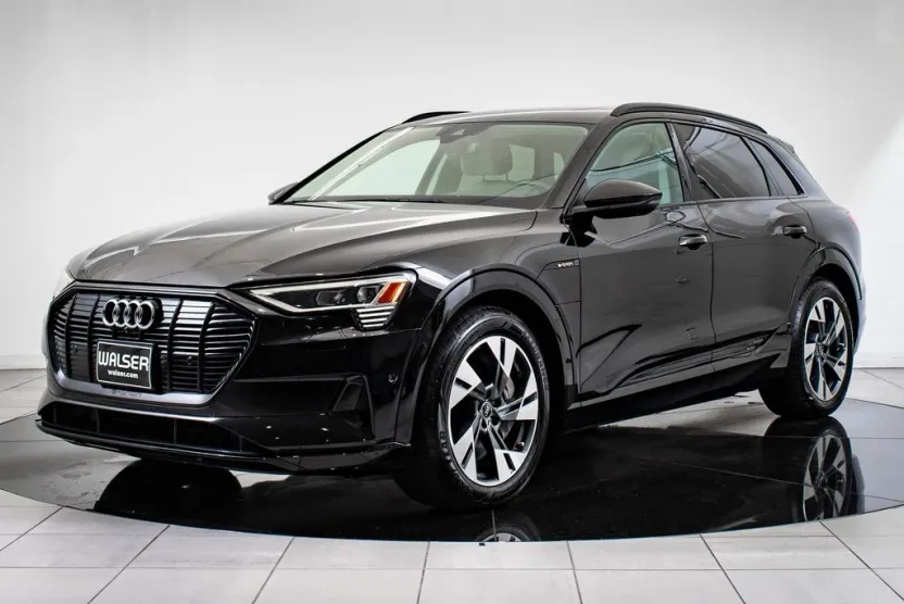 2022 Audi e-tron Premium photo 1