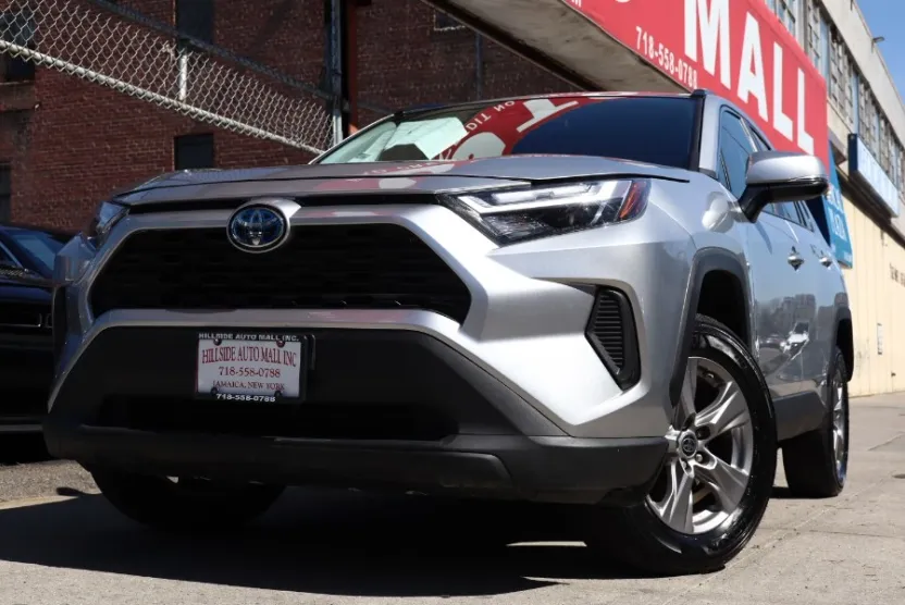 2024 Toyota RAV4 Hybrid LE photo 1