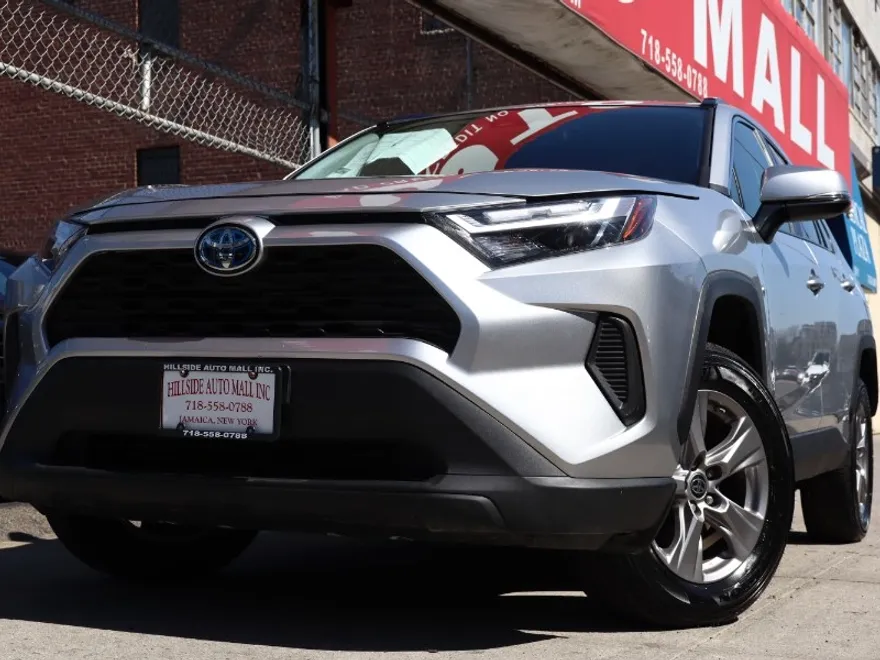 2024 Toyota RAV4 Hybrid LE photo 1