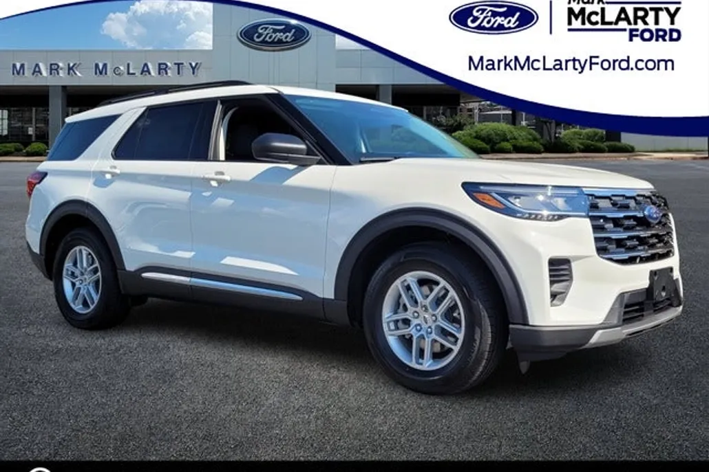 2025 Ford Explorer photo 1