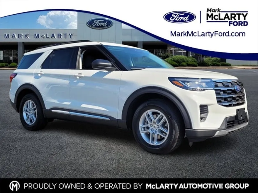2025 Ford Explorer photo 1