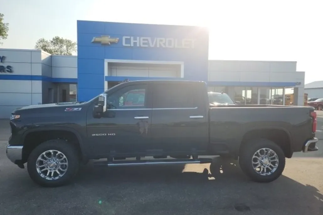 2025 Chevrolet Silverado 2500HD LTZ photo 1