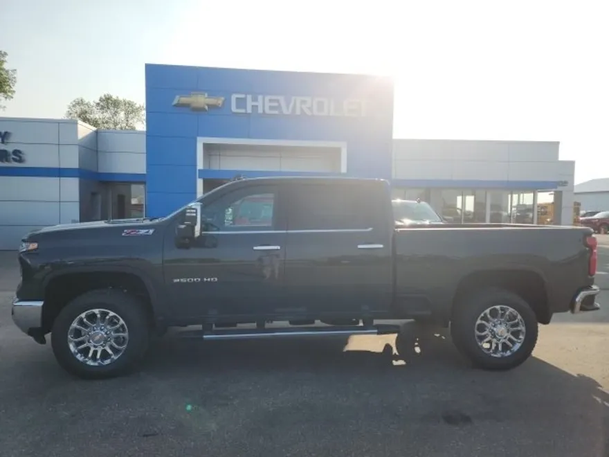 2025 Chevrolet Silverado 2500HD LTZ photo 1