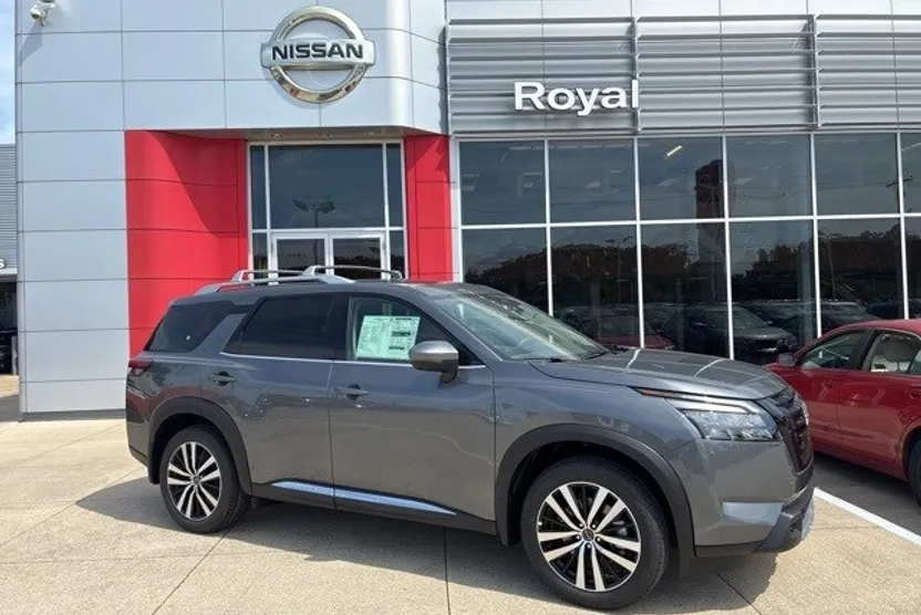 2025 Nissan Pathfinder Platinum photo 1