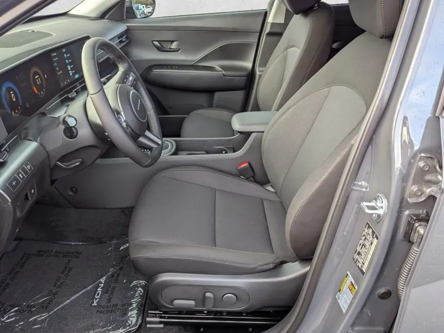 2025 Hyundai Kona SEL photo 2