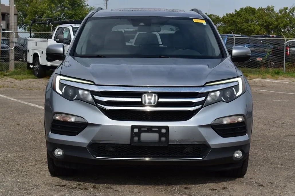 2017 Honda Pilot Touring photo 1