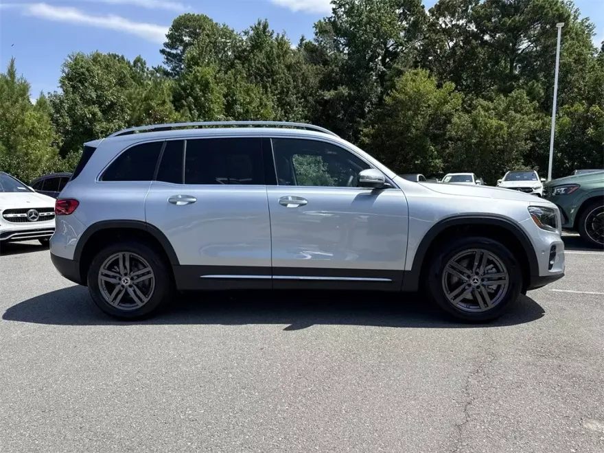 2026 Mercedes Benz GLB 250 4MATIC photo 1