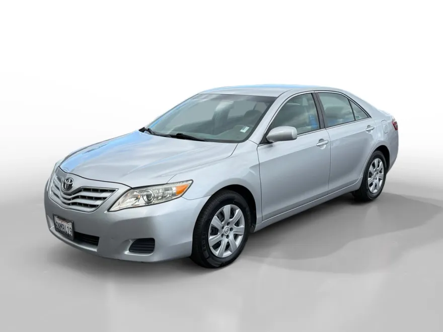 2011 Toyota Camry LE photo 1
