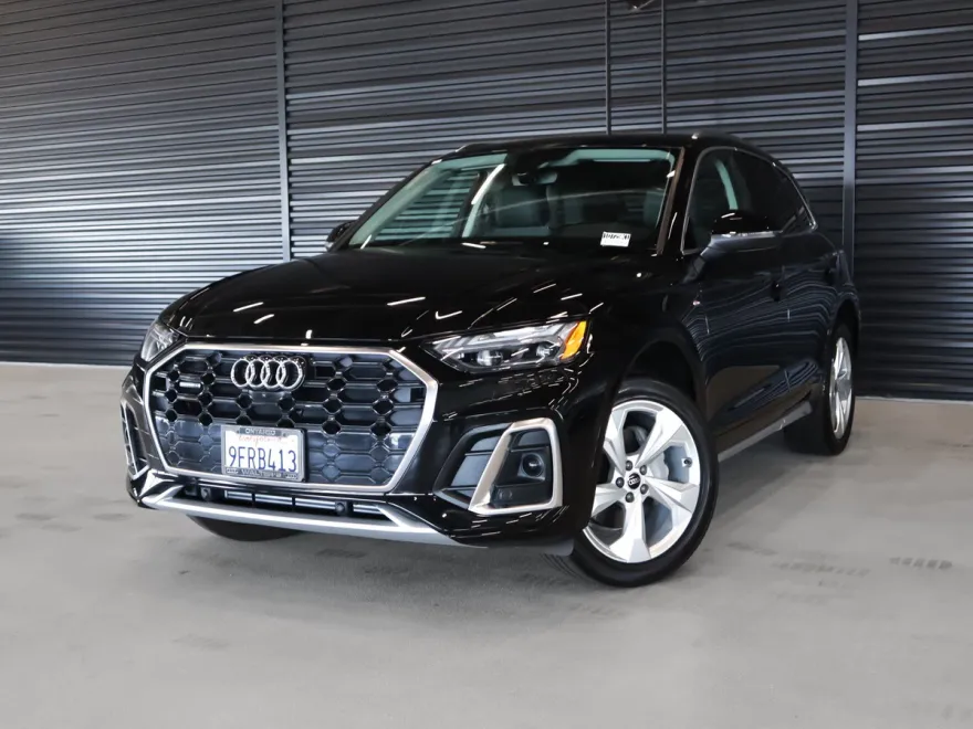 2023 Audi Q5 S line Premium Prestige photo 1