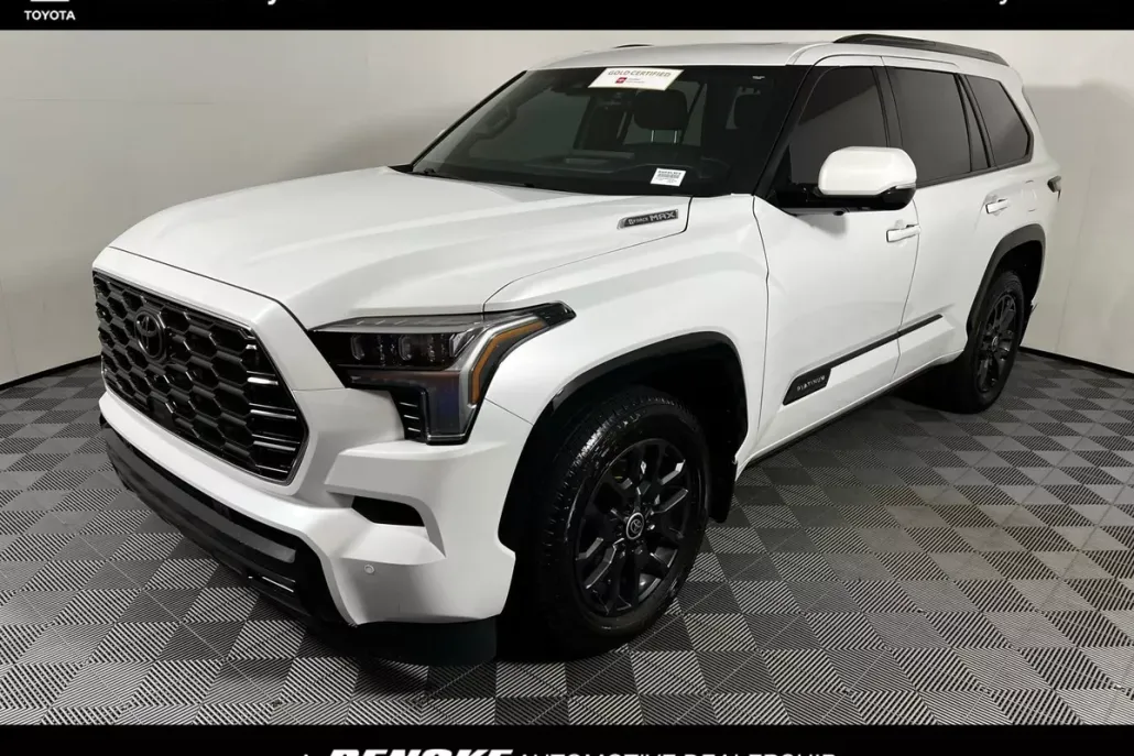 2024 Toyota Sequoia SR5 photo 1