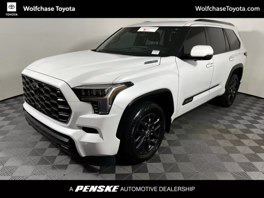 2024 Toyota Sequoia SR5 photo 1