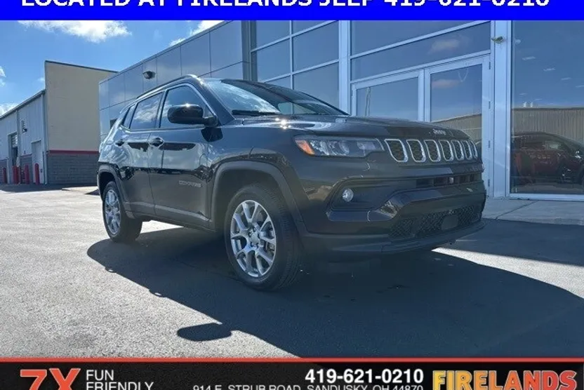 2024 Jeep Compass Latitude Lux photo 1