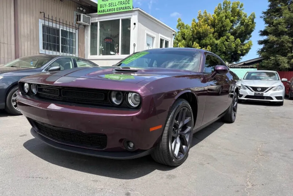 2021 Dodge Challenger SXT photo 1