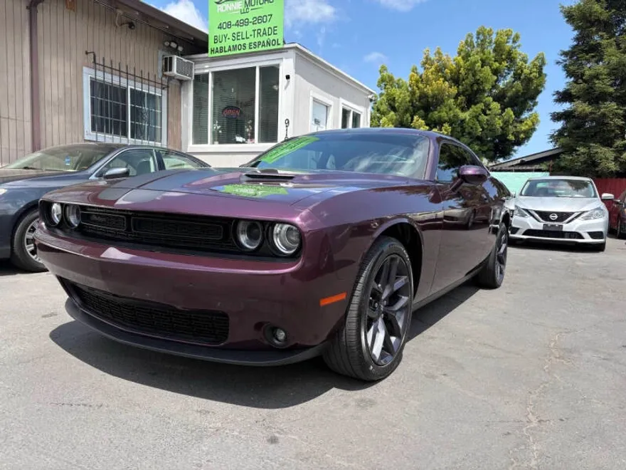 2021 Dodge Challenger SXT photo 1