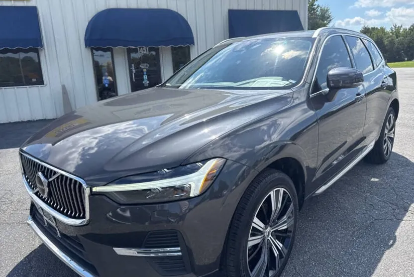 2022 Volvo XC60 Inscription B5 photo 1