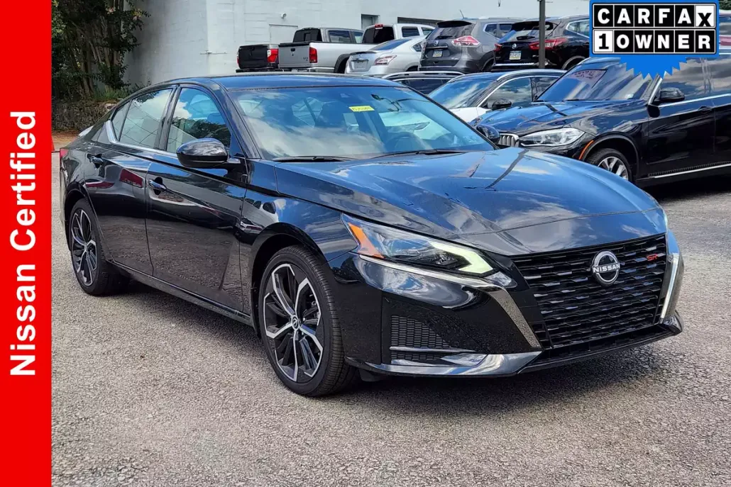 2025 Nissan Altima SR photo 1