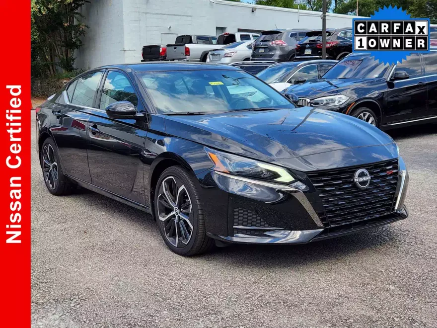2025 Nissan Altima SR photo 1