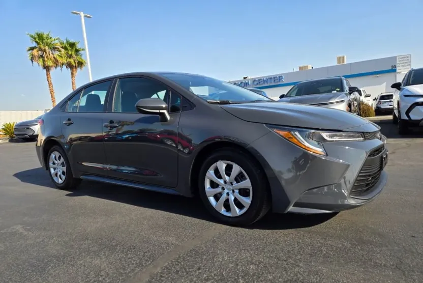 2024 Toyota Corolla LE photo 1