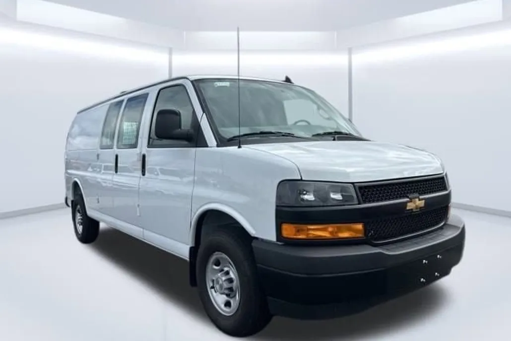 2025 Chevrolet Express Cargo 2500 photo 1