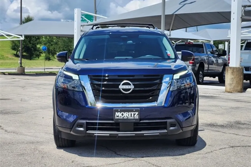2023 Nissan Pathfinder SV photo 1