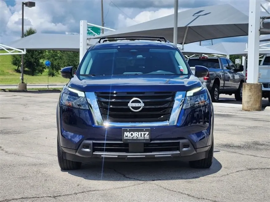2023 Nissan Pathfinder SV photo 1