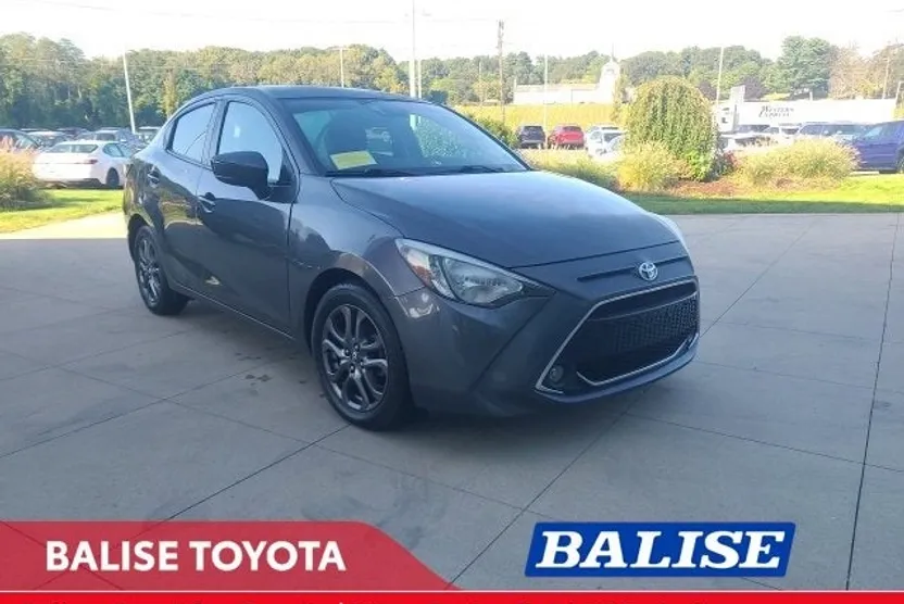2019 Toyota Yaris LE photo 1